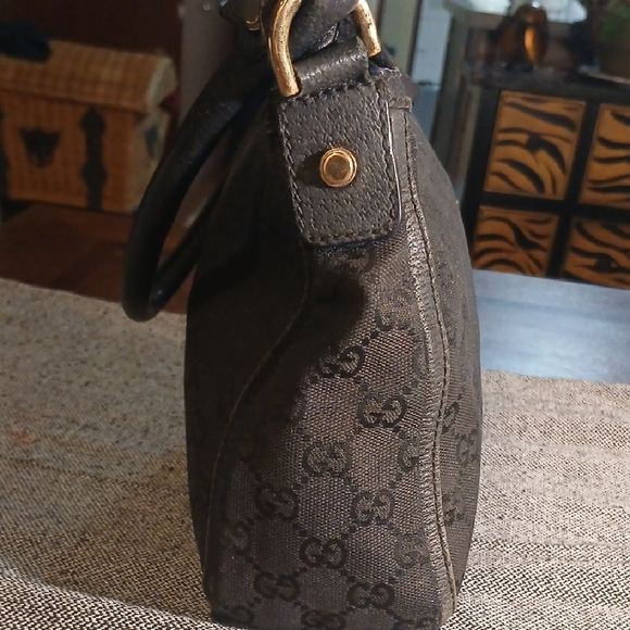 Gucci Black Monogram Shoulder Bag - Picture 3 of 16